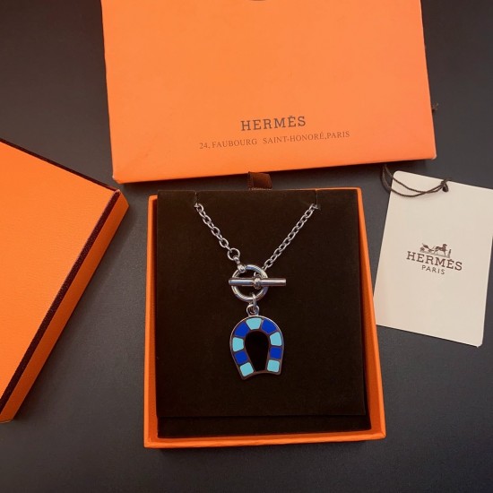 Hermes Helios Fer a cheval necklace