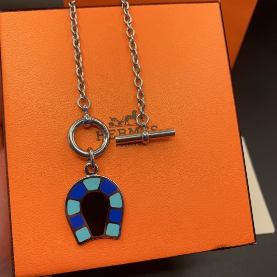 Hermes Helios Fer a cheval necklace