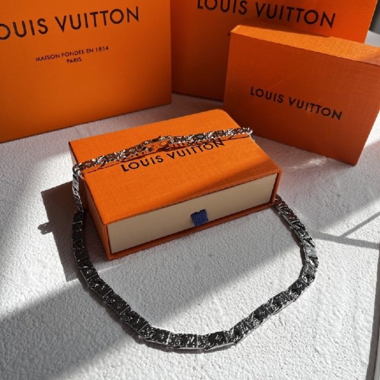 LV Tied up necklace LV Tied up necklace