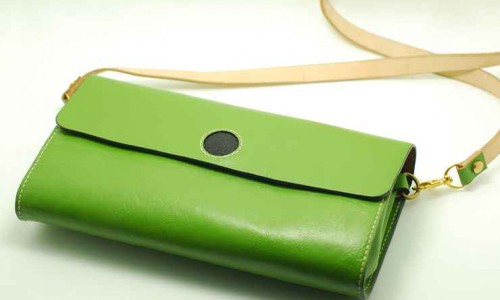 Lady leather handbag making instruction