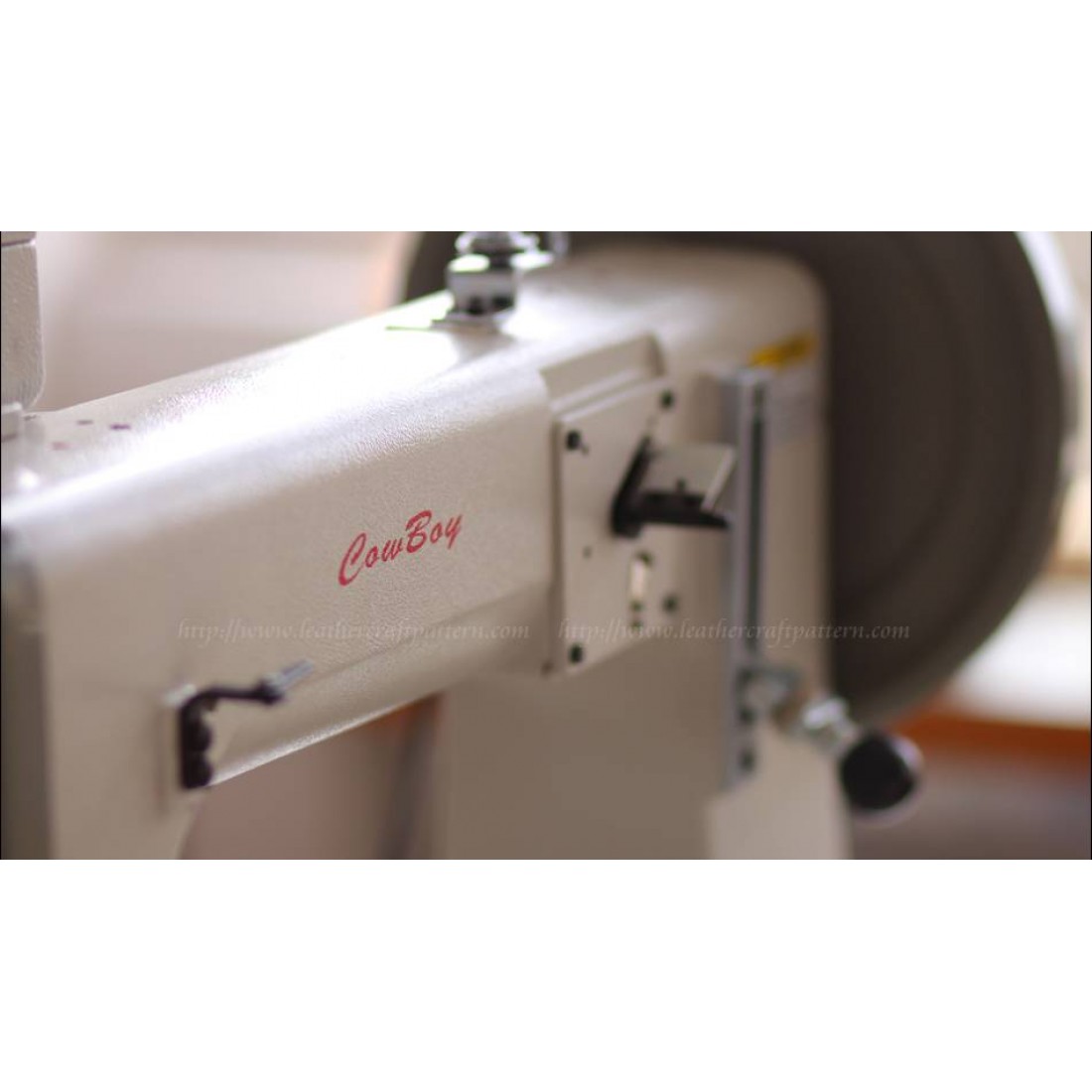 Free shipping worldwidCowboy CB4500 Heavy Leather Sewing Machine