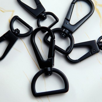 Black alloy dog hook