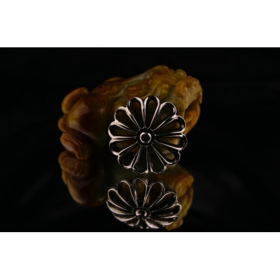 Concho button - silver hollow chrysanthemum- Bracelet Accessory - Key Hook- Leathercraft Supplies- Leather craft Ornament Decoration Concho button - silver hollow chrysanthemum- Bracelet Accessory - Key Hook- Leathercraft Supplies- Leather craft Ornament Decoration