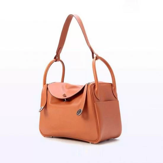 Hermes Lindy 26 Bag Review. Modelling. What Fits. 