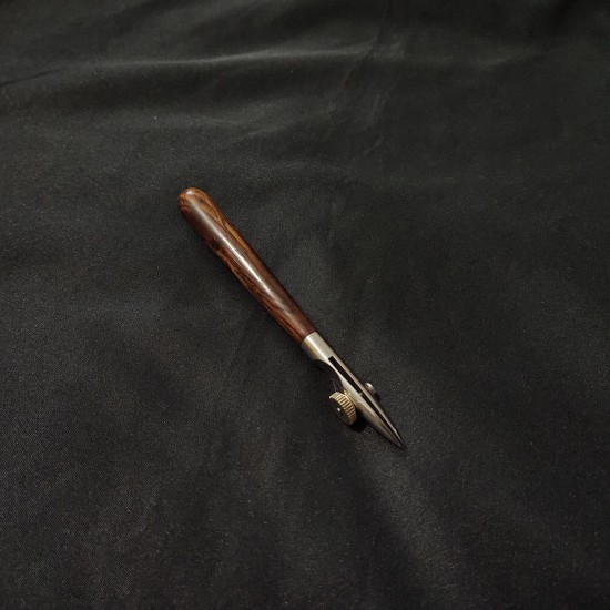 Duckbill edge paint pen