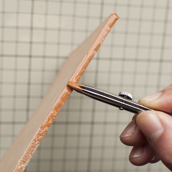 Duckbill edge paint pen