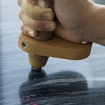Electronic creaser handle supporter, wood pallet Electronic creaser handle supporter, wood pallet