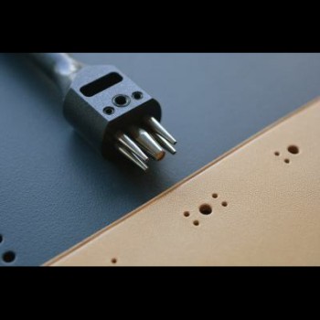 Brogue shoes decoration hole punch