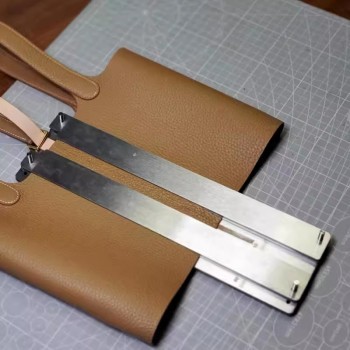 Seam locating ruler