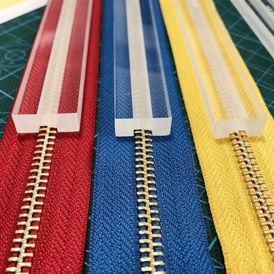 Zipper paint glue limiter Zipper paint glue limiter