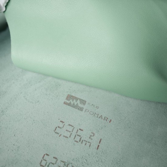 Hermes Italy POMARI evercolor leather Menthe 6W