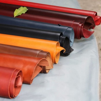 Italy Horween style saturated dye waxed oil tanned leather