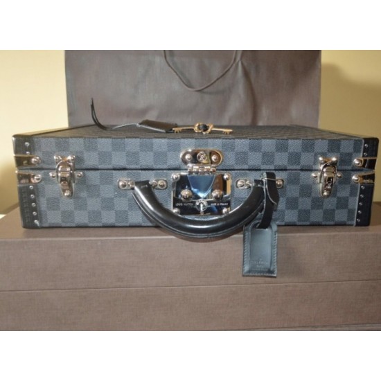 World debut - LV President Classeur suitcase material kit