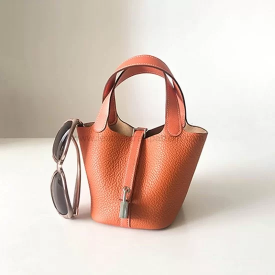 Hands free! With this strap, you can carry the Hermes Picotin bag as