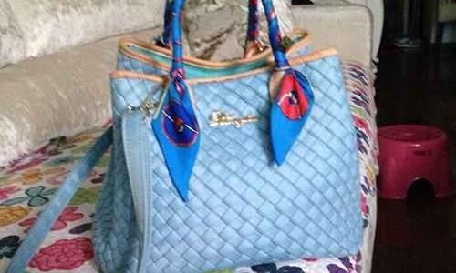 How to ribbon the scarves on handle of the bag