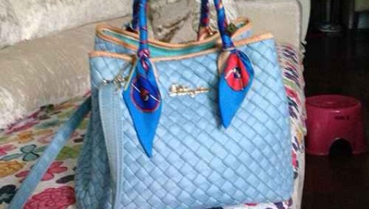 How to ribbon the scarves on handle of the bag How to ribbon the scarves on handle of the bag
