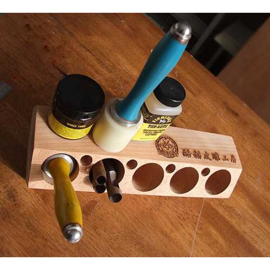 Leathercraft tool, Bobocat design leather tool shelf
